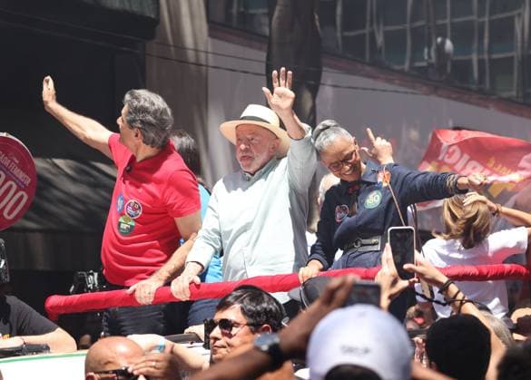 RECORD DATE NOT STATED Lula takes a walk along Paulista Avenue and continues along Augusta Street. Sao Paulo (SP), October 3, 2026 2026 Elections Lula President and candidate for re-election Luiz Inacio Lula da Silva (PT) participates in a walk on Paulista Avenue, in Sao Paulo, in the last campaign event before the first round of elections. The mobilization continues along Augusta Street towards Roosevelt Square. Lula is accompanied by allies, including Fernando Haddad, Geraldo Alckmin, Marina Silva, and Simone Tebet.(Foto: Leco Viana Thenews2 imago images) Lula takes a walk along Paulista Avenue and continues along Augusta Street.  Copyright: xLecoxVianax