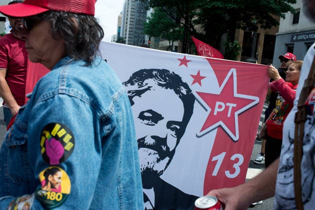 SaO PAULO, SP - 03.10.2026: CAMINHADA REuNE LULA E HADDAD EM SP - President and candidate for re-election Luiz Inacio Lula da Silva participates this Saturday (3), with Fernando Haddad, Simone Tebet and Marina Silva in a campaign walk on Avenida Paulista, in Sao Paulo. In the photo, supporters of President Lula with posters. x3024141x  VincentxBosson