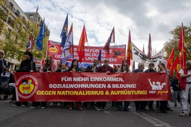 Thousands Join Peace Demonstration in Berlin Against Rearmament and Conscription BERLIN, GERMANY OCTOBER 3, 2026: Thousands of people took part in a peace demonstration in central Berlin on German Unity Day. A coalition of peace initiatives, trade unions, and political and civil-society groups organized the protest. The demonstrators focused on military rearmament, the possible reintroduction of conscription, and Germany™s military policy. The march began at the Brandenburg Gate and continued through the government district before concluding with a rally. The demonstration brought together participants expressing opposition to Germany™s current and proposed military policies on a national public holiday. Berlin Germany Copyright: x xjessxflomx xJNAxPressx