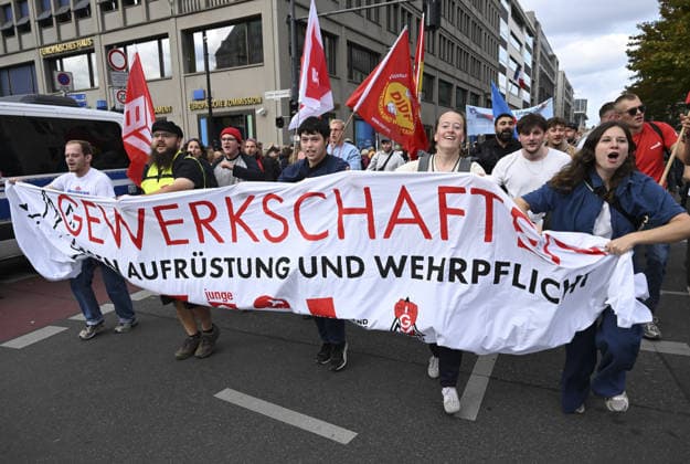 Thousands protest rearmament and conscription in Berlin BERLIN, GERMANY - OCTOBER 3: Thousands of people gather at the historic Brandenburg Gate to protest against rearmament, war and compulsory military service in Berlin, Germany, on October 3, 2026. The demonstrators, responding to a call by an initiative made up of various groups and political parties, later march through the city center. Halil Sagirkaya Anadolu Berlin Germany. Editorial use only. Please get in touch for any other usage.  Copyright: x2026xAnadoluxHalilxSagirkayax