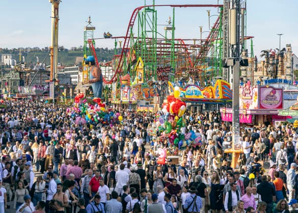 Due to overcrowding, police closed off several entrances to the Wasen. With 80,000 visitors at the Volksfest and the LWH Agricultural Fair, the festival grounds reached their capacity limit, October 3, 2026, Stuttgart, Baden-Württemberg, Germany