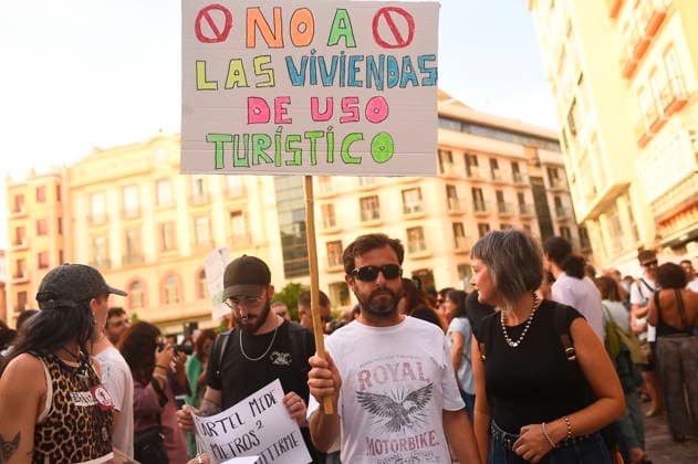 Housing Protest in Málaga Photos from the housing protest in Málaga October 3, 2026, in Málaga, Andalusia, Spain October 3, 2026, in Málaga, Málaga, Spain Copyright: xÃlexxZeax 7818727