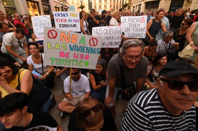 Housing Protest in Málaga Photos from the housing protest in Málaga October 3, 2026, in Málaga, Andalusia, Spain October 3, 2026, in Málaga, Málaga, Spain Copyright: xÃlexxZeax 7818729