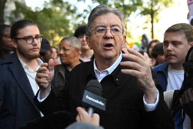 Jean-Luc MÃ lenchon, the LFI candidate in the 2027 presidential election, addresses the crowd on the sidelines of the 2026 Pride March in Paris on 3 October 2026 - 03 10 2026 - France Ile-de-France (region) Paris - JulienxMattiax xLexPictorium LePictorium_0341757