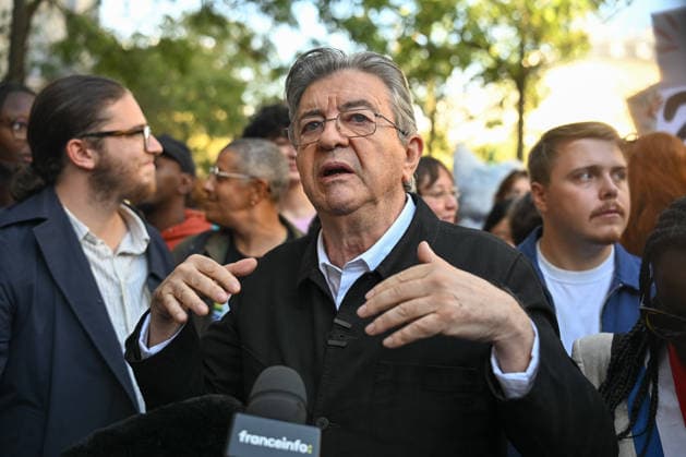 Jean-Luc MÃ lenchon, the LFI candidate in the 2027 presidential election, addresses the crowd on the sidelines of the 2026 Pride March in Paris on 3 October 2026 - 03 10 2026 - France Ile-de-France (region) Paris - JulienxMattiax xLexPictorium LePictorium_0341759