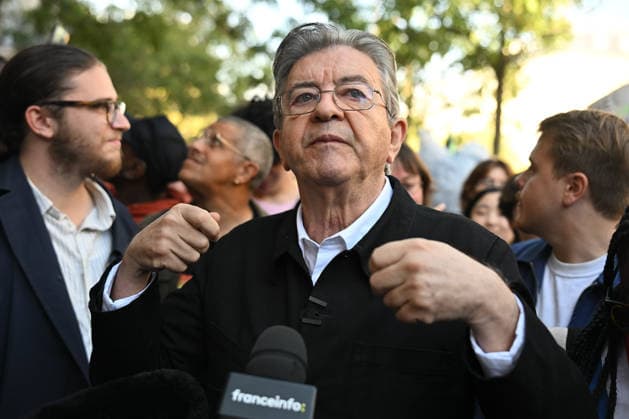 Jean-Luc MÃ lenchon, the LFI candidate in the 2027 presidential election, addresses the crowd on the sidelines of the 2026 Pride March in Paris on 3 October 2026 - 03 10 2026 - France Ile-de-France (region) Paris - JulienxMattiax xLexPictorium LePictorium_0341760