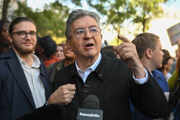 Jean-Luc MÃ lenchon, the LFI candidate in the 2027 presidential election, addresses the crowd on the sidelines of the 2026 Pride March in Paris on 3 October 2026 - 03 10 2026 - France Ile-de-France (region) Paris - JulienxMattiax xLexPictorium LePictorium_0341761