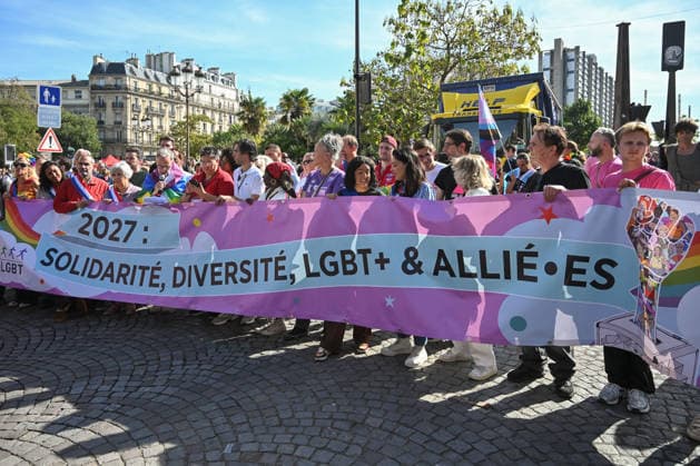 The Mayor of Paris, Emmanuel Grà goire, leading the procession at the 2026 Pride Parade in Paris on 3 October 2026 - 03 10 2026 - France Ile-de-France (region) Paris - JulienxMattiax xLexPictorium LePictorium_0341762