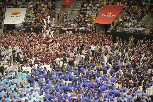 Human tower groups perform in the 30th Concurs de Castells competition in Tarragona TARRAGONA, SPAIN - OCTOBER 3: Members of human tower groups (colles) build intricate human towers (castells) during the competition section of the 30th Concurs de Castells at the Tarraco Arena Placa in Tarragona, Spain on October 3, 2026. The biennial event, recognized as UNESCO Intangible Cultural Heritage, gathers top teams from across Catalonia to construct towering multi-tiered human structures. Senhan Bolelli Anadolu Tarragona Spain. Editorial use only. Please get in touch for any other usage.  Copyright: x2026xAnadoluxSenhanxBolellix