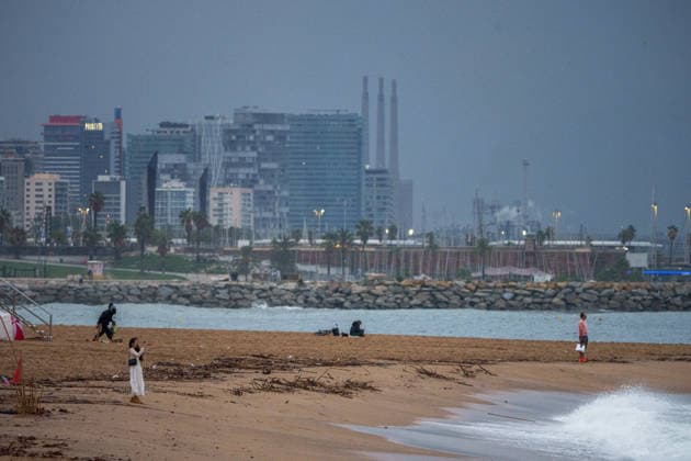 Red alert for extreme weather in Barcelona, Spain. People walking and taking photos along the Sant Sebastià Beach during ES-Alert for extreme weather in Promenade, Barcelona, Spain, on October 3, 2026. Barcelona Promenade Barcelona Spain
