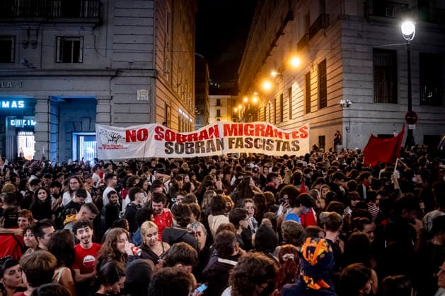 Protest Rally Against the Sol Camp in Madrid: Dozens of people demonstrate against the rally organized by Núcleo Nacional at Puerta del Sol on October 3, 2026, in Madrid, Spain. The Indignados por Espana platform is organizing the demonstration against the Sol encampment, in support of social and national housing, against mass deportations, and in defense of national sovereignty following the invasion of Ceuta. OCTOBER 3, 2026 NUCLEO NACIONAL PROTEST HOUSING FLAG HOODED PROTESTERS POLICE ANTIFASCIST ACTION ANTIFASCISTS POLICE NATIONAL ON FOOT Madrid Madrid Spain  Copyright: xA.xPÃ rezxMecax 7818948
