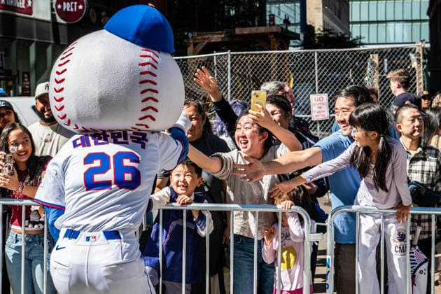 October 3, 2026, New York, New York, USA: MR. MET greets fans at the 2026 NYC Korean parade on Sixth Avenue in Manhattan. New York USA  - ZUMAh214 20261003_znp_h214_034 Copyright: xSDxHerzogx