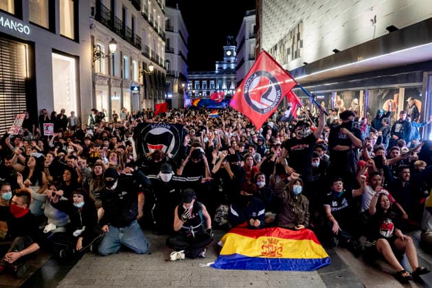 Protest Rally Against the Sol Camp in Madrid: Hundreds of people demonstrate against the rally organized by Núcleo Nacional at Puerta del Sol on October 3, 2026, in Madrid, Spain. The platform Indignados por Espana is organizing the demonstration against the Sol encampment, in support of social and national housing, mass deportations, and the defense of national sovereignty following the invasion of Ceuta. OCTOBER 3, 2026. NÚCLEO NACIONAL. PROTEST. HOUSING. FLAG. HOODED PROTESTERS. POLICE. ANTIFASCIST ACTION. ANTIFASCISTS. POLICE NATIONAL ON FOOT Madrid Madrid Spain Copyright: xA.xPÃ rezxMecax 7819034