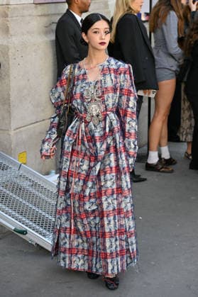 PFW Vivienne Westwood Outside Arrivals Guest arriving at the Vivienne Westwood show during Paris Fashion Week, in Paris, France on 3 October 2026. Photo by Julien Reynaud APS-Medias ABACAPRESS.COM Paris France  Copyright: xReynaudxJulien APS-Medias ABACAx