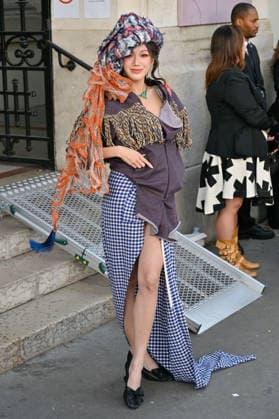 PFW Vivienne Westwood Outside Arrivals Guest arriving at the Vivienne Westwood show during Paris Fashion Week, in Paris, France on 3 October 2026. Photo by Julien Reynaud APS-Medias ABACAPRESS.COM Paris France  Copyright: xReynaudxJulien APS-Medias ABACAx