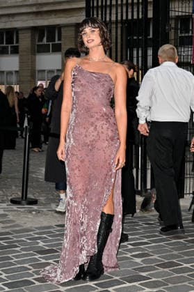 PFW Ann Demeulemeester Outside Arrivals Taylor Hill arriving at the Ann Demeulemeester show during Paris Fashion Week, in Paris, France on 3 October 2026. Photo by Julien Reynaud APS-Medias ABACAPRESS.COM Paris France  Copyright: xReynaudxJulien APS-Medias ABACAx