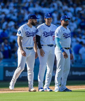 October 3, 2026, Los Angeles, California, USA: 17 Shohei Ohtani of the Los Angeles Dodgers congratulates team mates after winning game one of the NLDS against the Atlanta Braves at Dodger Stadium on October 03, 2026 in Los Angeles, California. Los Angeles Dodgers won the game 5-3. . Los Angeles USA - ZUMAa60_ 20261003_zaf_a60_041 Copyright: xArmandoxArorizox
