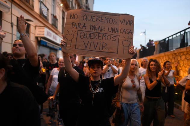 Housing Protest in Málaga Photos from the housing protest in Málaga October 3, 2026, in Málaga, Andalusia, Spain October 3, 2026, in Málaga, Málaga, Spain Copyright: xÃlexxZeax 7819174