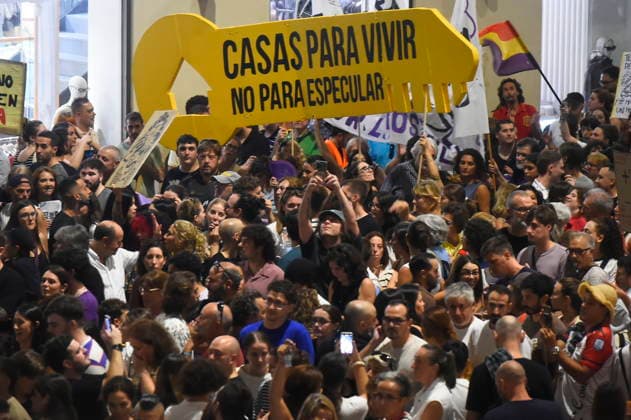 Housing Protest in Málaga Photos from the housing protest in Málaga October 3, 2026, in Málaga, Andalusia, Spain October 3, 2026, in Málaga, Málaga, Spain  Copyright: xÃlexxZeax 7819189