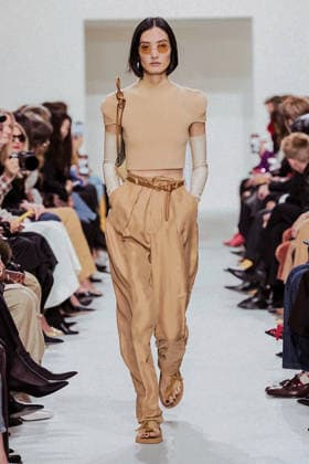 (261004) -- PARIS, Oct. 4, 2026 -- A model presents a creation from the Womenswear Spring Summer 2027 collections by Celine during the Paris Fashion Week in Paris, France, Oct. 3, 2026. (MeetEurope Handout via Xinhua) FRANCE-PARIS-FASHION WEEK-CELINE XinxHuashefa 