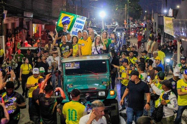 MACEIo, AL - 03.10.2026: CARREATA ALFREDO GASPAR EM MACEIo - Vice-presidential candidate Alfredo Gaspar (PL), after touring the northeast in this last week of campaigning, concluded on Saturday night (3) a large motorcade in Maceio, starting from Benedito Bentes, passing along the coast of the Alagoas capital to the historic neighborhood of Jaragua, accompanied by Senate candidate Arthur Lira (PP) and candidates State Deputy Cabo Bebeto (PL) and Federal Deputy Fabio Costa, a large number of supporters were present in this motorcade x3024533x  GUIDOxJR.