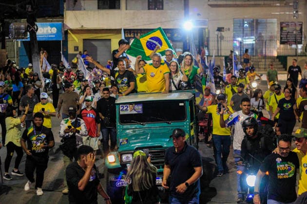 MACEIo, AL - 03.10.2026: CARREATA ALFREDO GASPAR EM MACEIo - Vice-presidential candidate Alfredo Gaspar (PL), after touring the northeast in this last week of campaigning, concluded on Saturday night (3) a large motorcade in Maceio, starting from Benedito Bentes, passing along the coast of the Alagoas capital to the historic neighborhood of Jaragua, accompanied by Senate candidate Arthur Lira (PP) and candidates State Deputy Cabo Bebeto (PL) and Federal Deputy Fabio Costa, a large number of supporters were present in this motorcade x3024541x  GUIDOxJR.