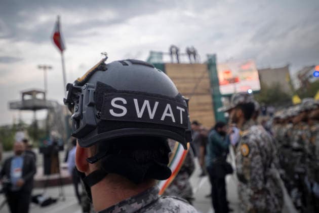 Opening Ceremony Of Second City-Square Military Training Camp A member of the Islamic Revolutionary Guard Corps (IRGC) attaches a SWAT badge to his helmet during the opening ceremony of the second city-square military training camp for self-sacrificing forces in downtown Tehran, Iran, on October 3, 2026. The camp was established by the Basij paramilitary force, with personnel from the Islamic Republic of Iran Army responsible for training the volunteers. Tehran Tehran Iran  Copyright: xMortezaxNikoubazlx originalFilename: nikoubazl-openingc261003_npf6q.jpg