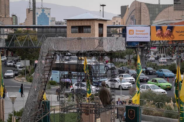 Daily Life Around A City-Square Military Training Camps Vehicles move through a square near a guard tower at the second city-square military training camp for self-sacrificing forces in downtown Tehran, Iran, on October 3, 2026. The camp was established by the Basij paramilitary force, with personnel from the Islamic Republic of Iran Army responsible for training the volunteers. Tehran Tehran Iran  Copyright: xMortezaxNikoubazlx originalFilename: nikoubazl-dailylif261003_npdSA