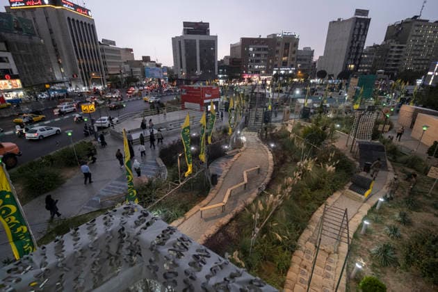 Daily Life Around A City-Square Military Training Camps A view of the second city-square military training camp for self-sacrificing forces in downtown Tehran, Iran, on October 3, 2026. The camp was established by the Basij paramilitary force, with personnel from the Islamic Republic of Iran Army responsible for training the volunteers. Tehran Tehran Iran  Copyright: xMortezaxNikoubazlx originalFilename: nikoubazl-dailylif261003_npmKx