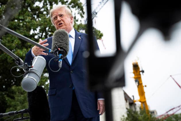 October 3, 2026, Washington, District Of Columbia, USA: United States President Donald J Trump speaks to members of the media before boarding Marine One on the South Lawn of the White House, in Washington, DC, USA, 3 October 2026. President Trump is traveling to Ohio for a rally as he campaigns with Republican Party candidates before midterm elections Washington USA - ZUMAs152 20261003_faa_s152_001 Copyright: xGraemexSloan-PoolxviaxCNPx