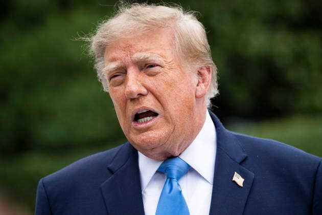 October 3, 2026, Washington, District Of Columbia, USA: United States President Donald J Trump speaks to members of the media before boarding Marine One on the South Lawn of the White House, in Washington, DC, USA, 3 October 2026. President Trump is traveling to Ohio for a rally as he campaigns with Republican Party candidates before midterm elections Washington USA  - ZUMAs152 20261003_faa_s152_036 Copyright: xGraemexSloan-PoolxviaxCNPx