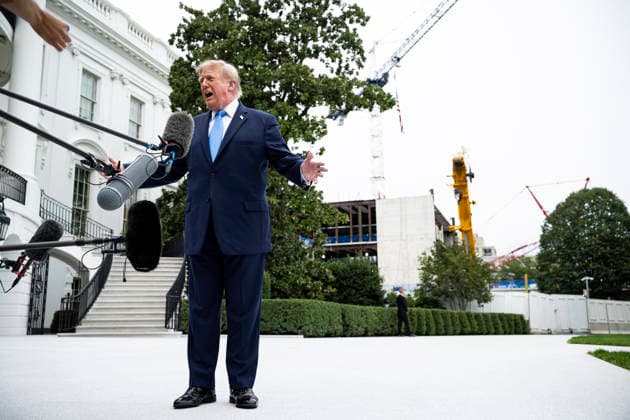 October 3, 2026, Washington, District Of Columbia, USA: United States President Donald J Trump speaks to members of the media before boarding Marine One on the South Lawn of the White House, in Washington, DC, USA, 3 October 2026. President Trump is traveling to Ohio for a rally as he campaigns with Republican Party candidates before midterm elections Washington USA - ZUMAs152 20261003_faa_s152_024 Copyright: xGraemexSloan-PoolxviaxCNPx