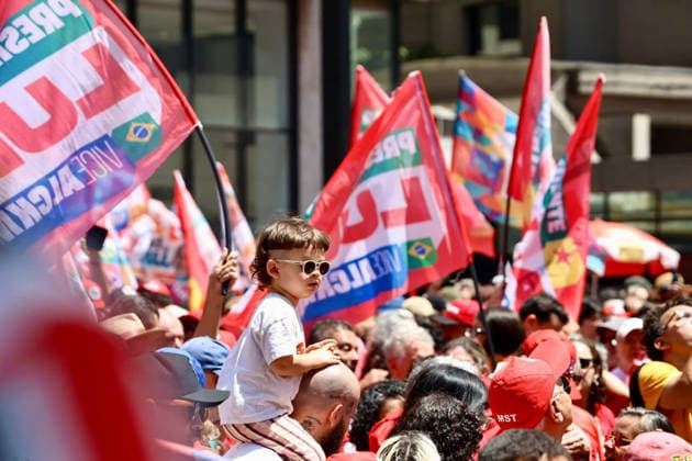 SaO PAULO, SP - 04.10.2026: 2026 ELECTIONS SP - President Luiz Inacio Lula da Silva participated this Saturday (3) in an event on Avenida Paulista, in Sao Paulo (SP), which gathered a large crowd and occupied the avenue and its surroundings, with the concentration extending to the Rua Augusta region. According to estimates released by the organization, more than 500,000 people participated in the event. x3024609x  DiogoxSadhi