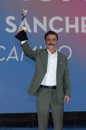 October 4, 2026: TO-45341 & x2013; Mexico City. October 3, 2026. Osvaldo SAnchez wins an Ariel Award at the 68th Ariel Awards ceremony presented by the Mexican Academy of Cinematographic Arts and Sciences (AMACC), held at Churubusco Studios in Mexico City. Clasos.com.mx - ZUMAcs4_ 20261004_faa_cs4_093 Copyright: xMikaxRoblesx