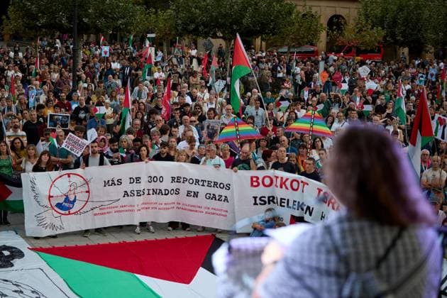Pro-Palestinian demonstrators march in Pamplona PAMPLONA, SPAIN, OCTOBER 3, 2026: Demonstrators take part in a pro-Palestinian march called by the citizens platform Yala Nafarroa in Pamplona. Protesters carried Palestinian flags and banners expressing solidarity with Gaza, including a large banner reading Stop Genocide, while participants also displayed messages calling for the protection of journalists. Pamplona Spain Copyright: x xUnaixBeroizx xJNAxPressx