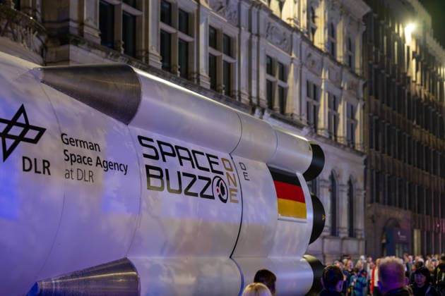 Celebrating German Unity Day in Bremen: German Unity Day 2026 Celebrations, Bremen, October 3, 2026, Bremen, public festival, Fanta Vier concert, illuminations along the Schlachte, light show, Bremen, Germany, October 3, 2026: C Fanta4 + Illumination HB 3.10.26 LR-1540