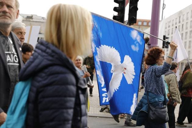 October 3, 2026, Berlin, Germany: BERLIN, GERMANY, OCTOBER 3, 2026: Thousands of people march through central Berlin during a peace demonstration against military rearmament, compulsory military service and war on German Unity Day. Protesters gathered near the Brandenburg Gate before marching through the city, with trade unions, peace movements, political groups and a pro-Palestinian bloc taking part. Berlin police estimated attendance at around 5,800, while organizers put the number at more than 20,000. Police detained at least two protesters during the demonstration. Berlin Germany - ZUMAq101 20261003_zna_q101_181 Copyright: xAlessiaxCoccax