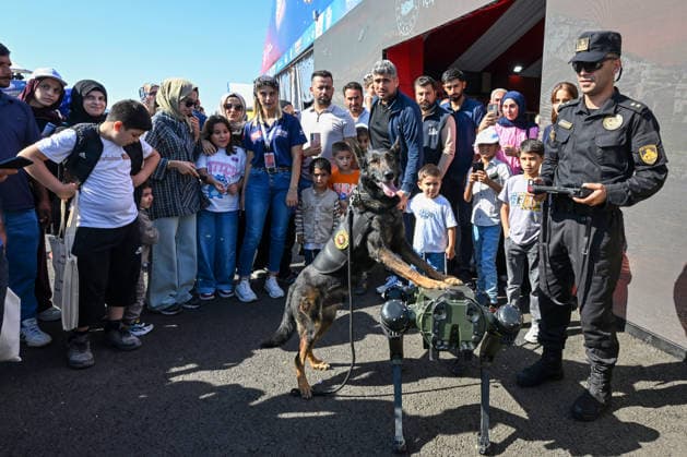 TEKNOFEST Southeast in Turkiye s Sanliurfa SANLIURFA, TURKIYE - OCTOBER 04: Visitors watch a police dog demonstration during TEKNOFEST at Sanliurfa GAP Airport in Sanliurfa, Turkiye, on October 04, 2026. The festival is organized by the Turkish Ministry of Industry and Technology and the T3 Foundation, with Anadolu serving as its Global Communication Partner. Adsiz Gunebakan Anadolu Sanliurfa Turkey. Editorial use only. Please get in touch for any other usage.  Copyright: x2026xAnadoluxAdsizxGunebakanx