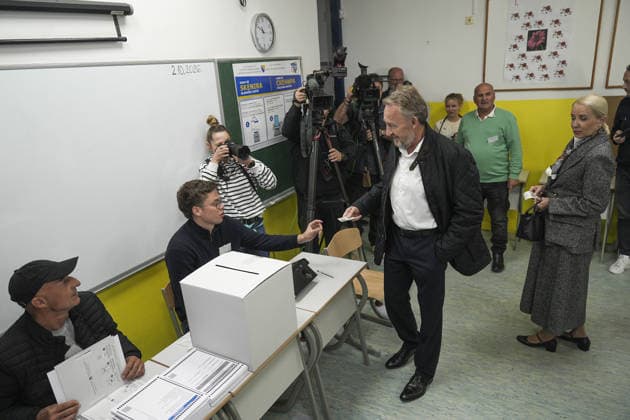 Bakir Izetbegovic casts his vote in Sarajevo SARAJEVO, BOSNIA AND HERZEGOVINA - OCTOBER 4: Bakir Izetbegovic, President of the Party of Democratic Action (SDA) and a candidate for the Presidency of Bosnia and Herzegovina, casts his vote accompanied by his wife, Sebija Izetbegovic, at the polling station located at Nafija Sarajlic Elementary School in Sarajevo, Bosnia and Herzegovina, on October 4, 2026. Samir Jordamovic Anadolu Sarajevo Bosnia and Herzegovina. Editorial use only. Please get in touch for any other usage.  Copyright: x2026xAnadoluxSamirxJordamovicx