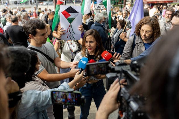 Rally in Support of Gaza, Madrid: Podemos Secretary-General Ione Belarra speaks to the media during a rally in support of the people of Gaza on October 4, 2026, in Madrid, Spain. The platform RESCOP (Solidarity Network Against the Occupation of Palestine), backed by labor unions such as the General Confederation of Labor (CGT), has organized a nationwide demonstration in solidarity with Palestine, under the slogan The Genocide Continues, seeking to draw attention to the ongoing plight of the Palestinian people. OCTOBER 4, 2026 Ananda Manjó Madrid, Spain  Copyright: xAnandaxManjonx 7819642