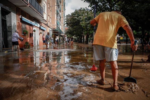 The Besòs River Exceeds the Danger Threshold in Santa Coloma de Gramenet, Barcelona. Residents clean up the mud that has accumulated in the streets due to last night’s torrential rains, on October 4, 2026, in Sant Adrià de Besòs, Barcelona, Catalonia, Spain. The Generalitat’s Civil Protection Agency has issued an Es Alert to residents of Barcelona, Montcada i Reixac, Santa Coloma de Gramenet, and Sant Adrià de Besòs, Barcelona, due to the risk of the Besòs River overflowing as a result of the rainstorm. Civil Protection has asked nearby residents to go to upper floors if water reaches their homes. They also remind residents to avoid basements and ground floors and to stay away from the river OCTOBER 4, 2026 Kike Rincó Sant Adrià de Besòs Copyright: xKikexRinconx 7819680