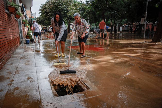 The Besòs River Exceeds the Danger Threshold in Santa Coloma de Gramenet, Barcelona. Residents clean up the mud that has accumulated in the streets due to last night’s torrential rains, on October 4, 2026, in Sant Adrià de Besòs, Barcelona, Catalonia, Spain. The Generalitat’s Civil Protection Agency has issued an Es Alert to residents of Barcelona, Montcada i Reixac, Santa Coloma de Gramenet, and Sant Adrià de Besòs, Barcelona, due to the risk of the Besòs River overflowing as a result of the rainstorm. Civil Protection has asked nearby residents to go to upper floors if water reaches their homes. They also remind residents to avoid basements and ground floors and to stay away from the river OCTOBER 4, 2026 Kike Rincó Sant Adrià de Besòs Copyright: xKikexRinconx 7819685