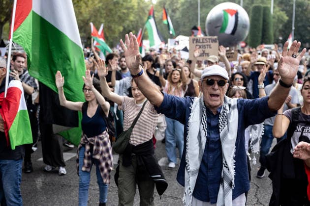 Rally in Support of Gaza, Madrid: A large crowd gathered during a rally in support of the people of Gaza on October 4, 2026, in Madrid, Spain. The RESCOP platform—the Solidarity Network Against the Occupation of Palestine—backed by labor organizations such as the General Confederation of Labor (CGT), has called for a nationwide demonstration in solidarity with Palestine, under the slogan The Genocide Continues, seeking to draw attention to the ongoing plight of the Palestinian people. OCTOBER 4, 2026 Ananda Manjó Madrid, Spain  Copyright: xAnandaxManjonx 7819813