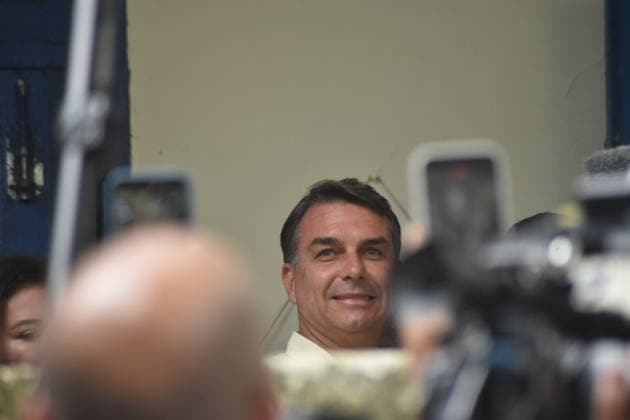 RIO DE JANEIRO, RJ - 04.10.2026: 2026 ELECTIONS IN RIO DE JANEIRO - Flavio Bolsonaro arrives to vote in Rio de Janeiro this Sunday, October 4th, election day for President of Brazil. x3024762x CristianexMota