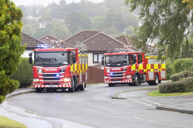 UK: Large fire in Linlithgow at metal recycling plant, Linlithgow, 4 October 2026 Pictured - A large fire broke out on Sunday morning at the Brookfield Metals plant in Linlithgow. At least 6 fire appliances were on site and could be seen running shuttles to refill with water in a nearby housing estate as explosions could be heard intermittently as firefighters fought the blaze and a large plume of smoke drifted over the town. (Photo by Andrew West EEm SIPA USA) Linlithgow Scotland Copyright: x(PhotoxbyxAndrewxWest EEm SIPAxUx