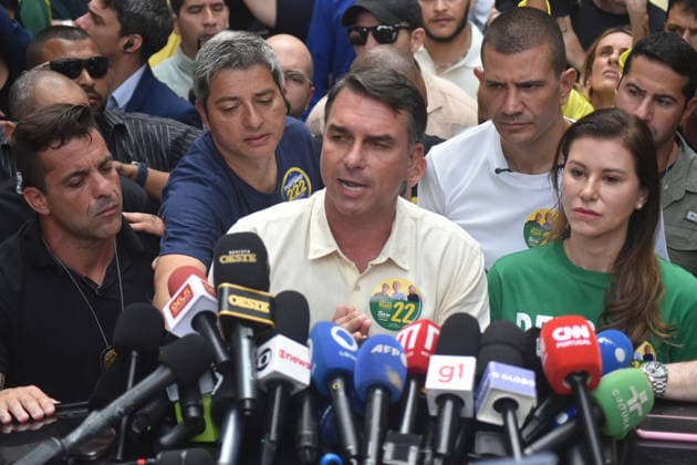 RIO DE JANEIRO, RJ - 04.10.2026: 2026 ELECTIONS IN RIO DE JANEIRO - Flavio Bolsonaro votes in Rio de Janeiro this Sunday, October 4th, election day for President of Brazil. x3024766x CristianexMota
