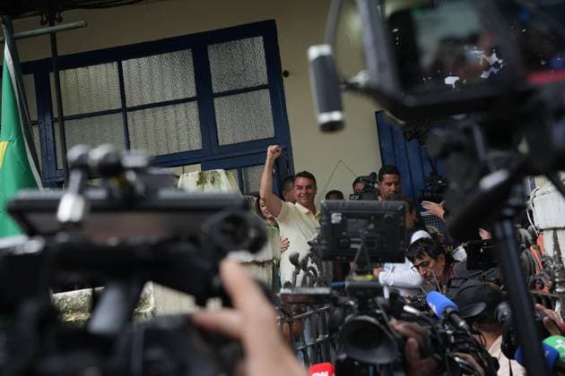 October 4, 2026, Rio De Janeiro, Brazil: RIO DE JANEIRO, BRAZIL, OCTOBER 4, 2026: Brazilian presidential candidate Flavio Bolsonaro of the Liberal Party (PL) arrives at a polling station in Rio de Janeiro to cast his ballot during the first round of Brazil s presidential election. Bolsonaro greeted supporters and spoke to reporters before voting as polling got underway across the country. Photo: JNA PRESS Rio De Janeiro Brazil - ZUMAq101 20261004_zna_q101_026 Copyright: xMarianaxGreifx
