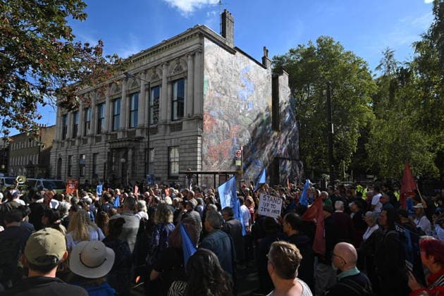 October 4, 2026, London, London, UK: London, UK. Demonstrators representing the Jewish Block take part in a march and rally to mark the 90th anniversary of The Battle of Cable Street in the East End of London. All over the country in 1936, Mosley s British Union of Fascists were chased off the streets by a strong working class who knew that the politics of hate and division offers no solutions. The Battle of Cable Street on 4 October 1936 was by far the countryâ€⠢s biggest mobilisation against fascism. London UK - ZUMAl94_ 20261004_zaf_l94_059 Copyright: xRayxTangx