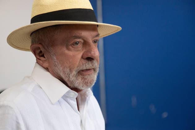 SaO PAULO, SP - 04.10.2026: 2026 ELECTIONS SP - President Luiz Inacio Lula da Silva votes at the Joao Firmino Correia de Araujo School, on the morning of this Sunday (04) in Sao Bernardo do Campo, SP. x3024819x  RodileixMorais