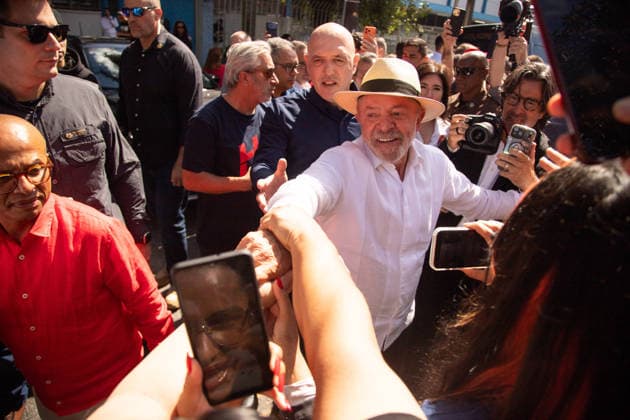 SaO PAULO, SP - 04.10.2026: 2026 ELECTIONS SP - President Luiz Inacio Lula da Silva votes at the Joao Firmino Correia de Araujo School, on the morning of this Sunday (04) in Sao Bernardo do Campo, SP. x3024821x  RodileixMorais